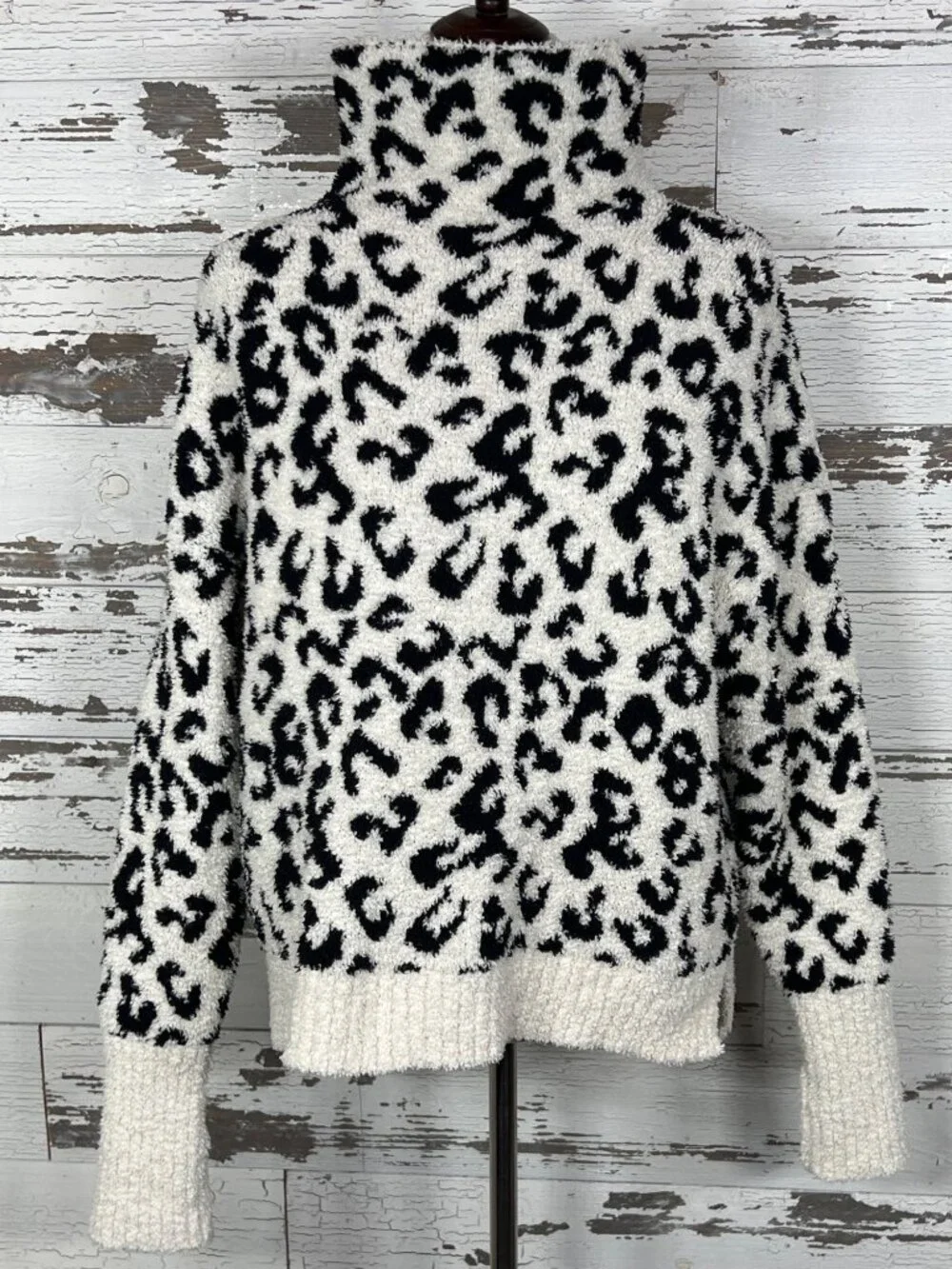 UGG Mock Neck Sweater Snow Leopard Print Long Sleeves White and Black Sz M EUC